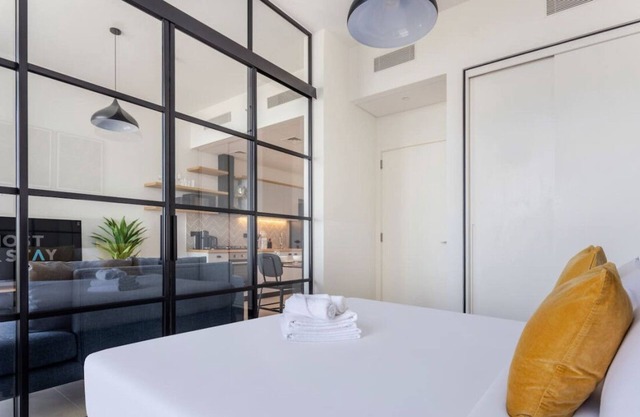 Lux 1BR Near Dubai Hills Mall
