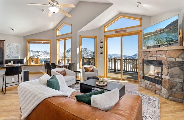 Lux 2 master suites, lake views