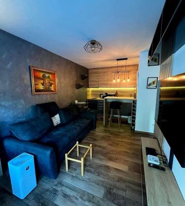 LUX Apartment A&M Netflix
