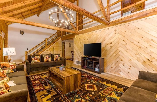 Lux cabin w/Hot Tub~ Movie Theater~ Fire Pit ~EV
