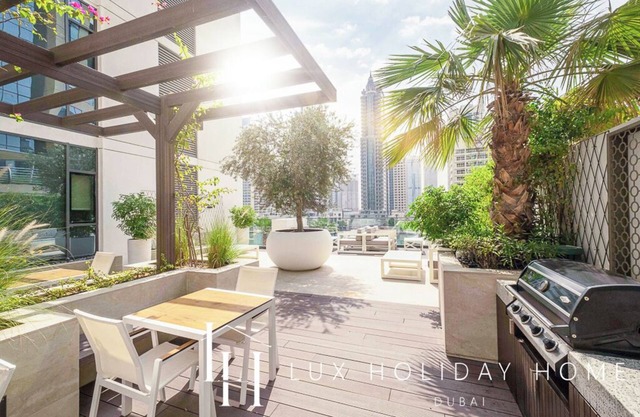LUX Contemporary Suite Marina View 6