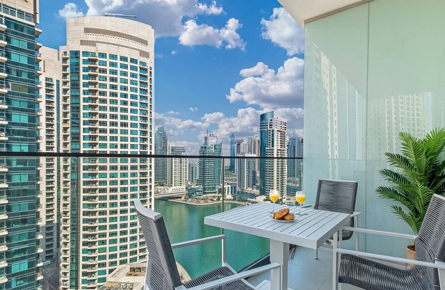 LUX Contemporary Suite Marina View 4