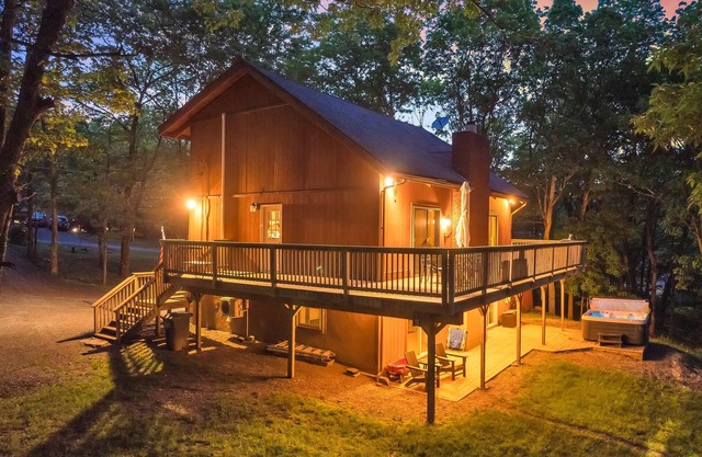 LUX Lakefront, Games, Indoor Pool, Hiking, Hot Tub Fully Loaded, Dock