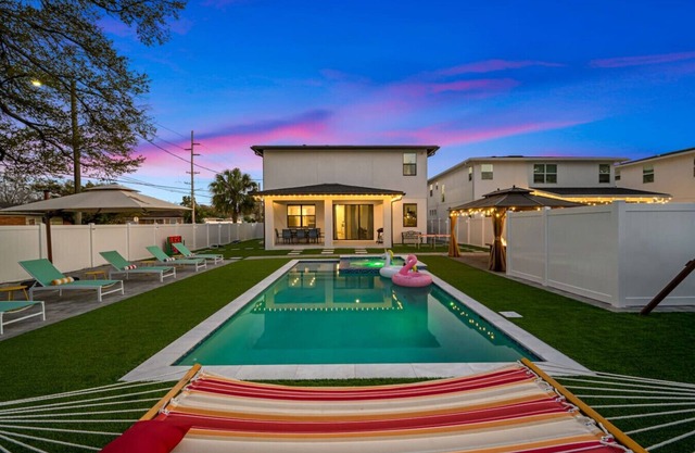 Lux Modern Chateau w/Pool, Jacuzzi & Amenities!