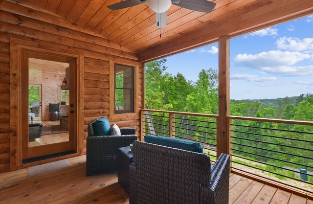 LUX retreat + 3 miles to DT + Hot tub + Fire Pit