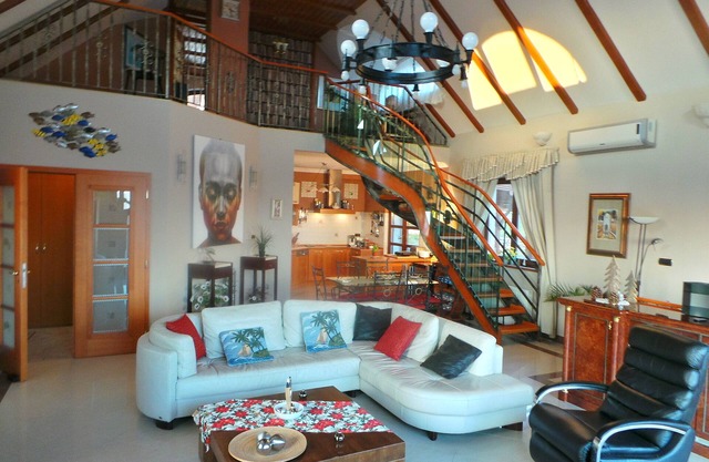 Lux Spacious 4 Bedroom Villa Amazing Lake Views, 4 bathroom, S/Pool, Games Room