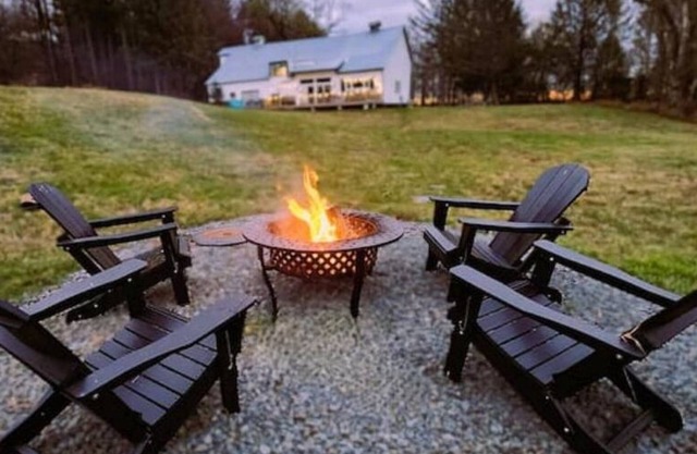 Luxe Barn Hot tub Pond Pet Friendly Firewood