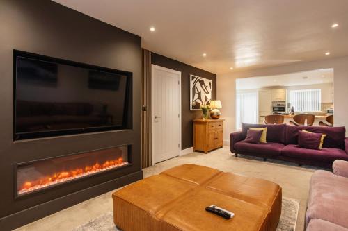 Luxe Detached 3 Bed Luxe House on Exclusive Private Estate Close to Coast Free Hot Tub Sleeps 6 Private Parking for 2 Cars