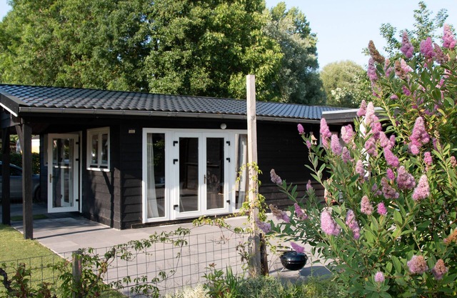 Luxe en Ruim Chalet met Airco aan het Leekstermeer. Huisdiervriendelijk