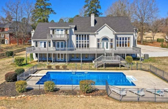 LUXE: Mansion w/PVT lake and pool