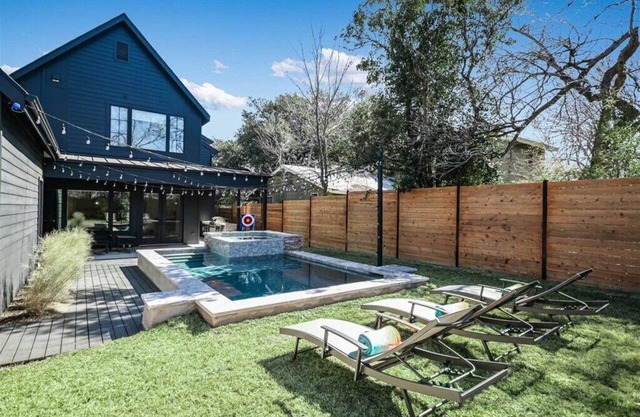 Luxe Pool Oasis: Walk to Dining!