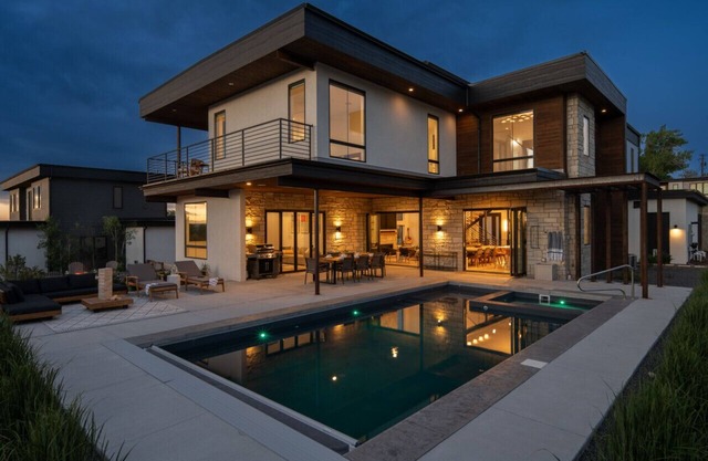 Luxe | Pool | Sauna | Projector