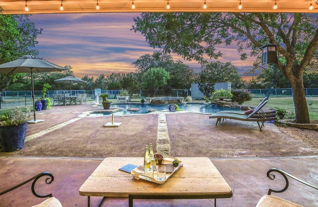 Luxe Ranch-Vibe Retreat - Heated 2-Level Pool+ Spa -20 minutes to Austin & Lakes