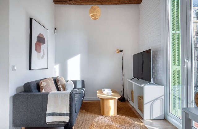 Luxe Sagrada Familia 1BR w/Balcony, Recently Renovated, by Blueground