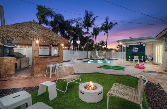 Luxe Villa Oasis: Salt Pool, BBQ, Hot Tub, Premium Amenities!
