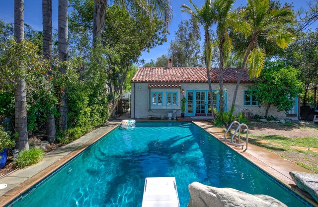 Luxe Villa with Private Pool, Hot Tub, Fireplace, WiFi, Central AC - Dogs OK