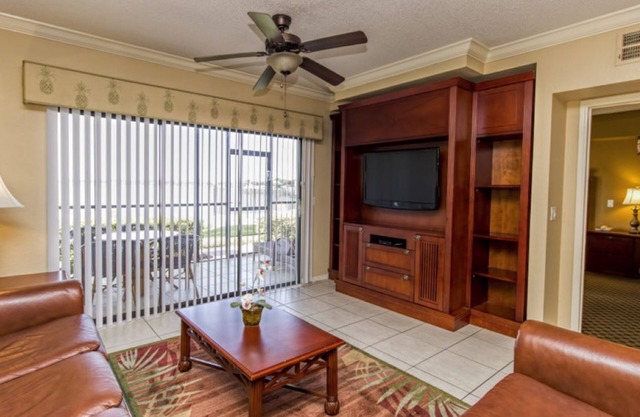 Luxurious 2 Bedroom condo ,Sleep 8 at West gate Lake Resort