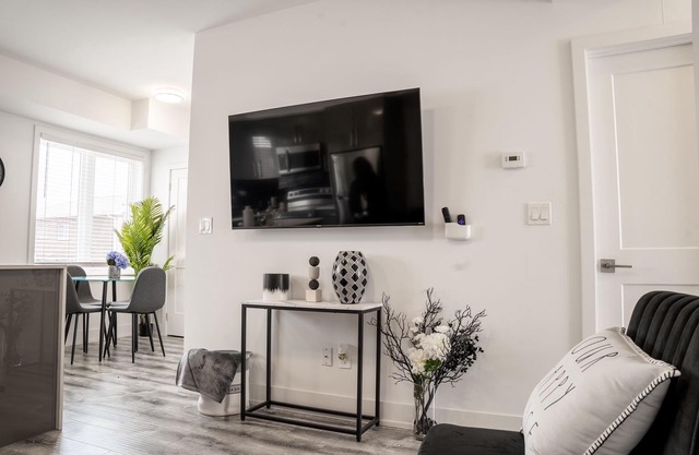 luxurious 2 queen BDR, 2 BR condo within minutes to the falls. ❤️❤️
