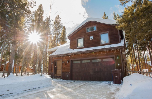 Luxurious 3 bed mountain home with hot tub