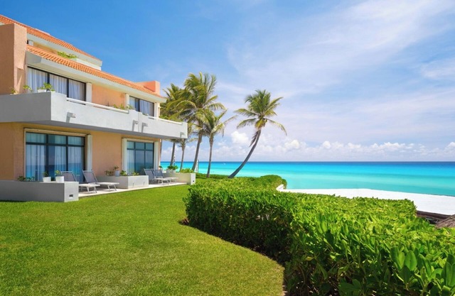 Luxurious 3-bedroom villa with AC, WiFi in terrific Cancún with beautiful beach