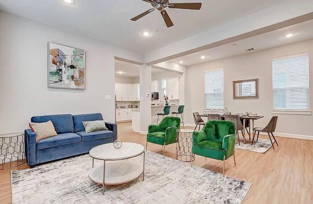 Luxurious 3 Beds/3.5 Baths House- The Heights