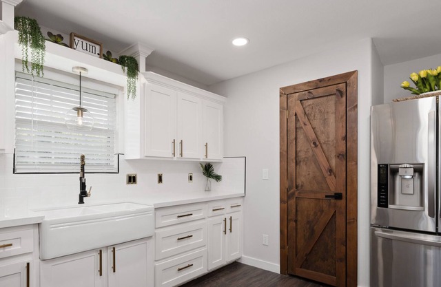 Luxurious 4 bedroom/4 bath home in established neighborhood
