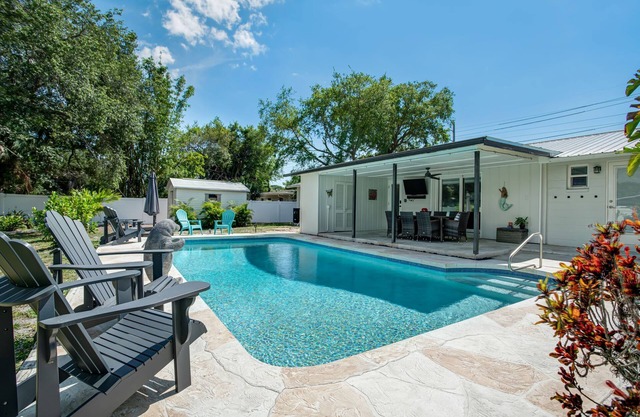 Luxurious 4-Bedroom Retreat near Siesta Key