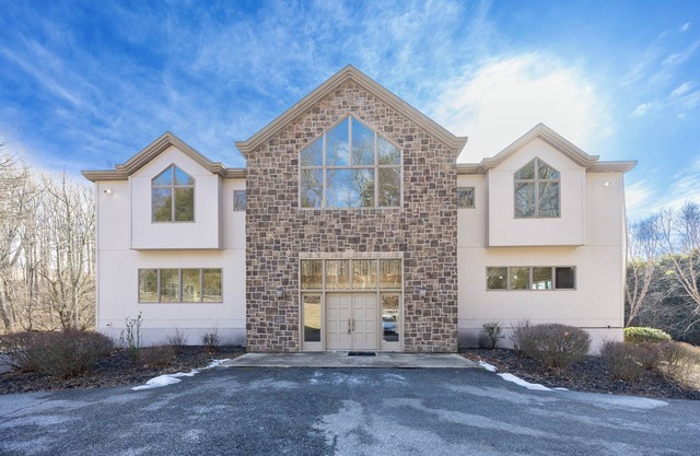 Luxurious 5-bedroom 5.5 bath house with AC, WiFi in charming Chadds Ford