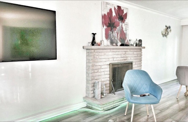 LUXURIOUS 5BR Full House Toronto Nort & Wonderland