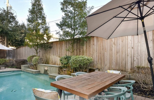 Luxurious 6BR/3.5 Wifi And Pool