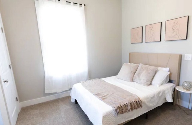 Luxurious and Bright Midtown Cottage!