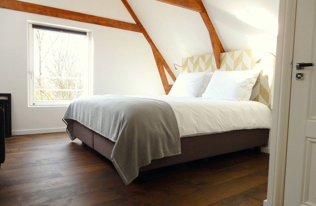 Luxurious and spacious penthouse in city center! 2 bathrooms, airco, wifi.