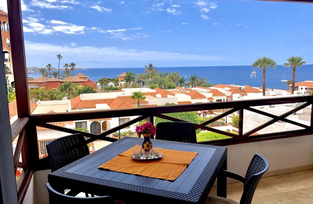 Luxurious apartment with fantastic ocean view, directly on the beach
