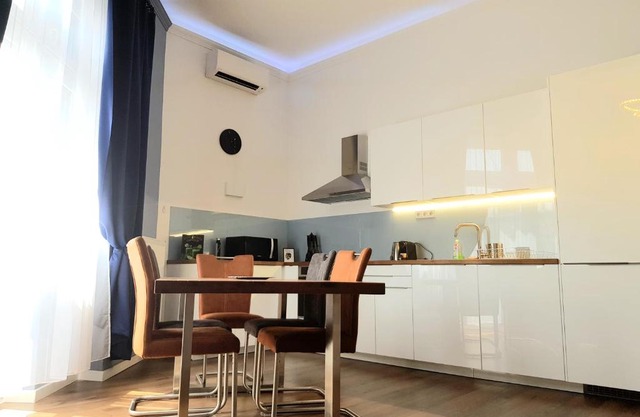 Luxurious Apartment with Balconies in DownTown BP