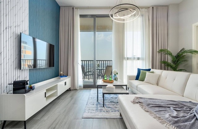 Luxurious City Retreat 2BR Apt with Stunning Views