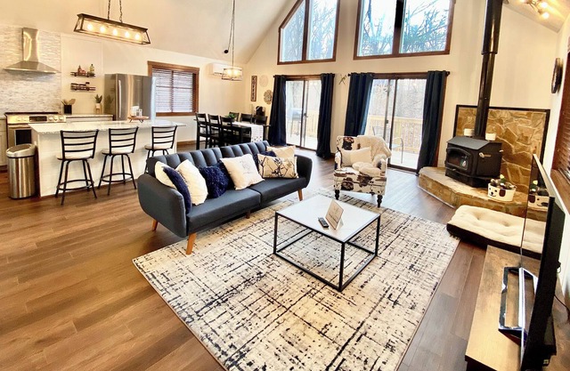 LUXURIOUS & Cozy Mountain Retreat on Bryce Resort