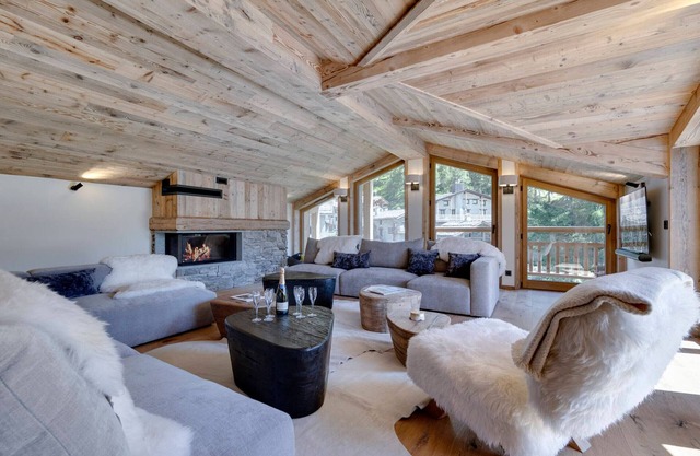 Luxurious Duplex in Val d'Isère - 4 Bedrooms, Sauna, Parking, Near Ski Lifts