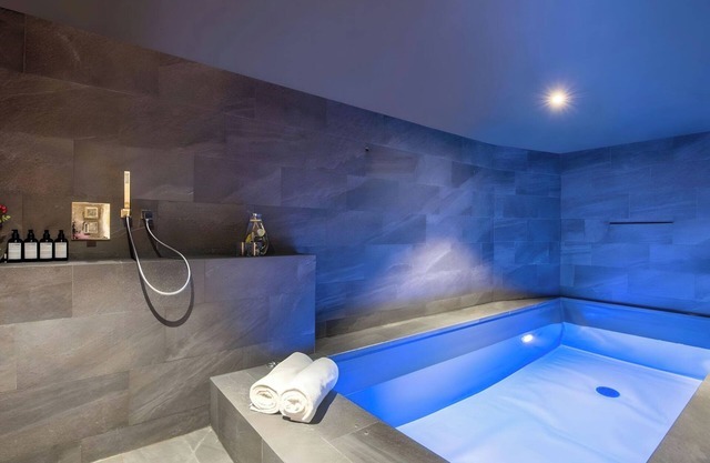 Luxurious duplex with private pool and concierge services