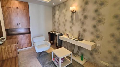 Luxurious Guest Suits in Lucknow