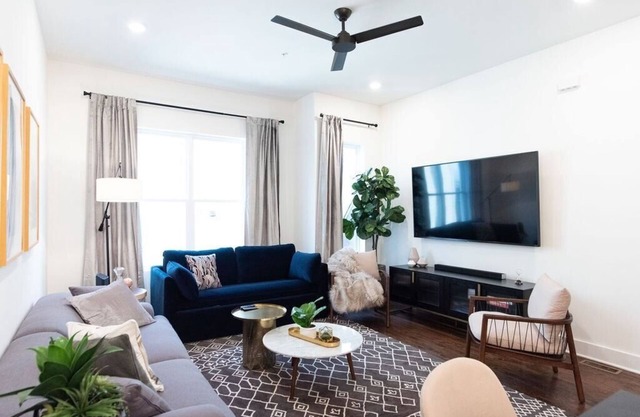 Luxurious Hillsboro Village Home for Groups