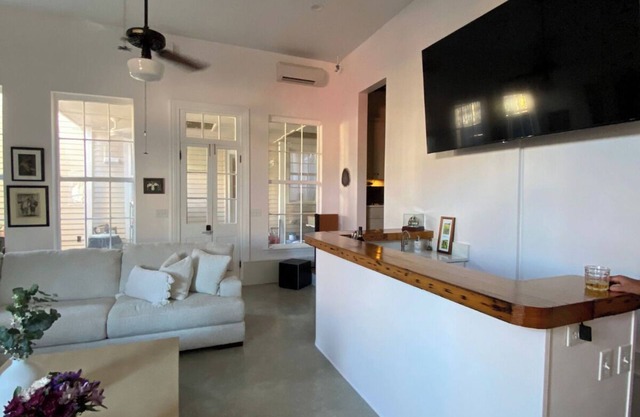 Luxurious Historic Nola Home nFully Furnished Utilities Included 1 month minimum