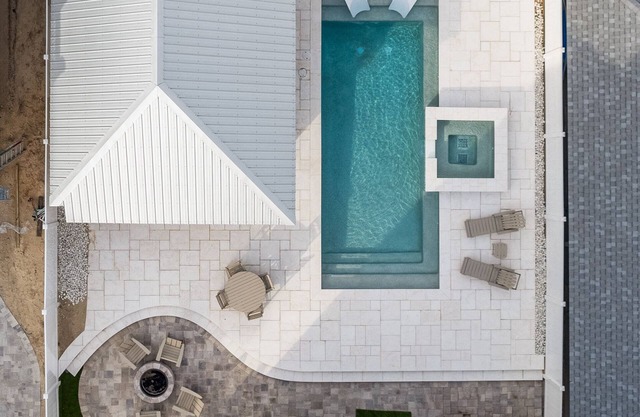 Luxurious home, endless gulf views, heated poolspa, with outdoor bar and grill.