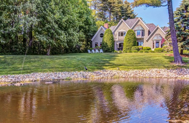 Luxurious house with golf course views, firepit, pergola, deck, and central AC
