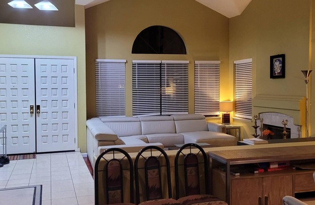 Luxurious Huge Master Bedroom w Den & 2 Private King Beds: Ideal For 1-3 Guests