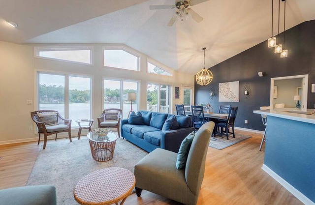 Luxurious Lakehouse on Balboa