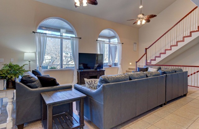 Luxurious Lakefront Home with Dock & Boat slips, On a Deep water, No wake cove.