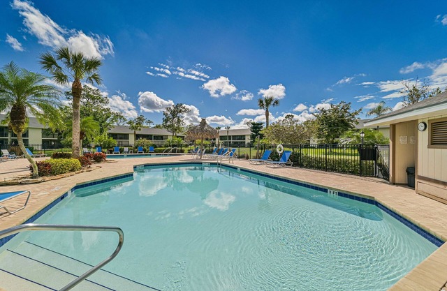 Luxurious! Modern Remodeled 2 bed/2 bath Naples Condo ~