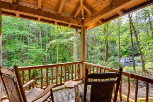Luxurious Mountain Cabin with Chestatee River Access