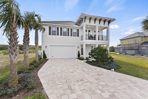 Luxurious New Home -Game Room & View by Beachfront