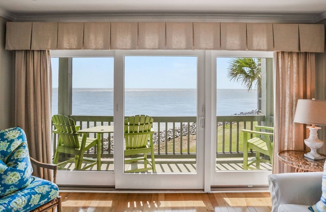 Luxurious Ocean front, 3 bedroom, elevator, private pool, amenity cards avail.
